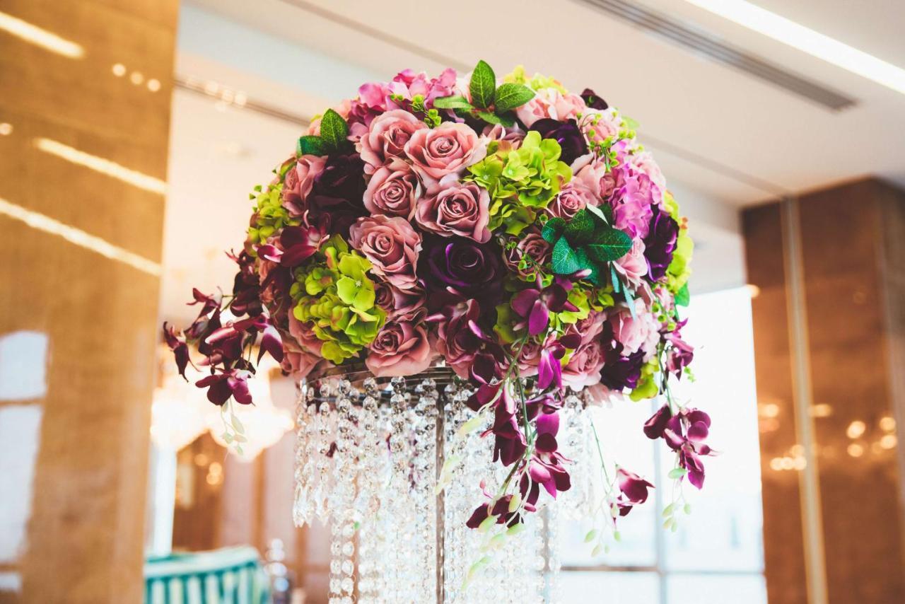 Symphony Style Hotel Kuwait Salmiya Esterno foto Flower arrangement