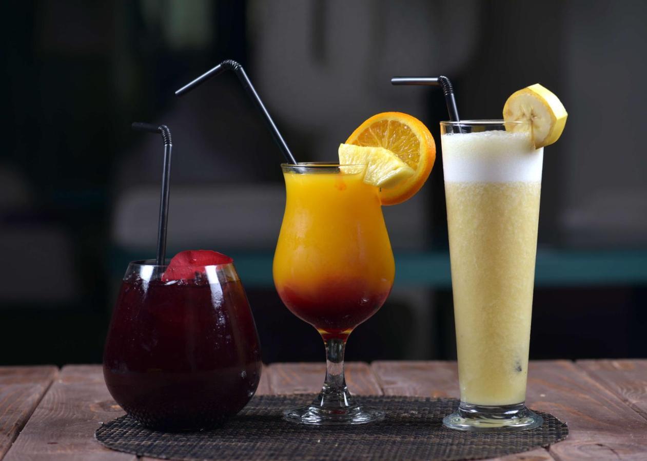 Symphony Style Hotel Kuwait Salmiya Esterno foto Fruit juice